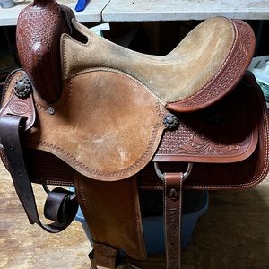 Silver Royal 15 in all purpose saddle like new comes with pad and rope girth
